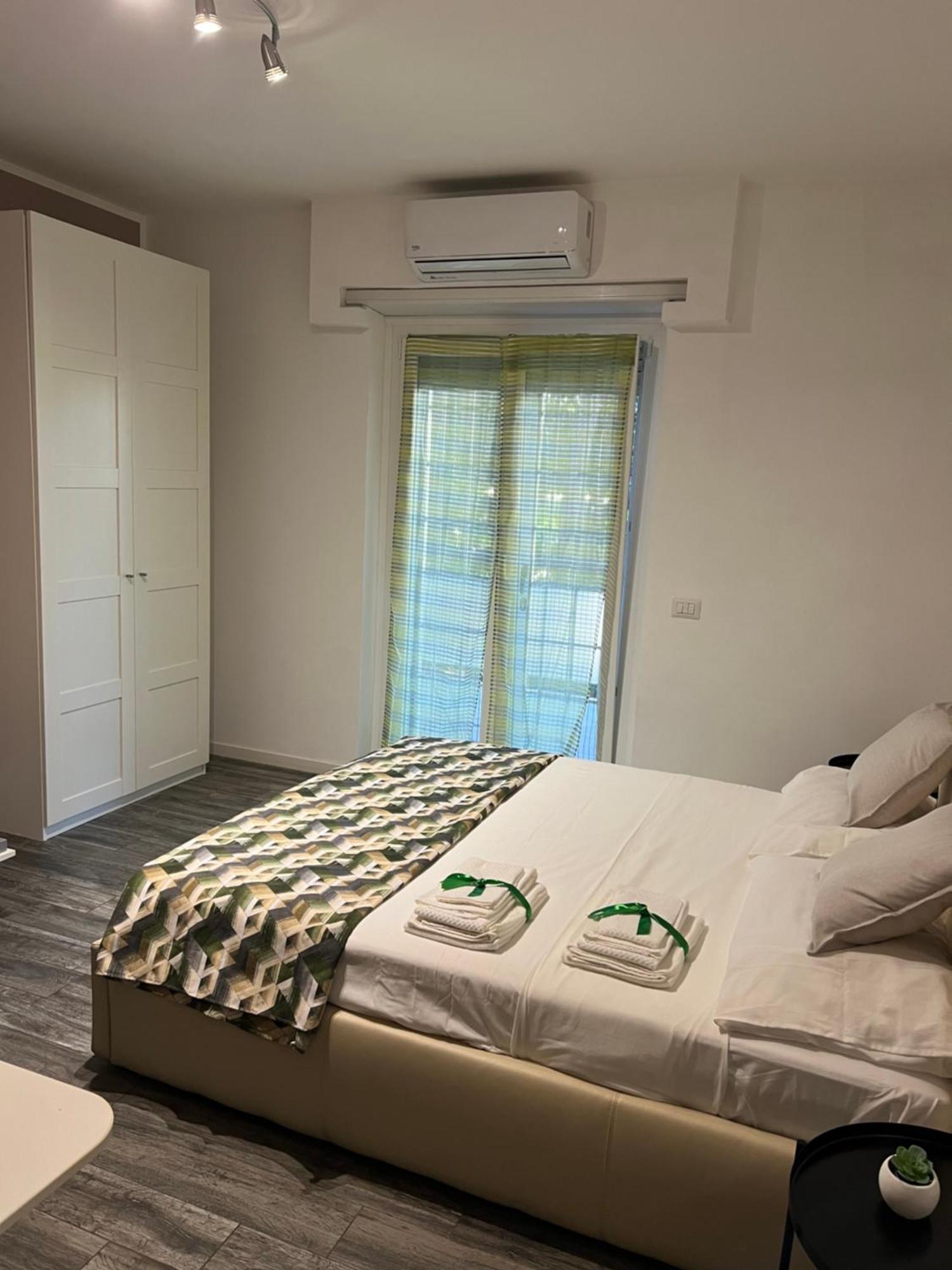 Appartamento Zona Torrino Rome Bagian luar foto