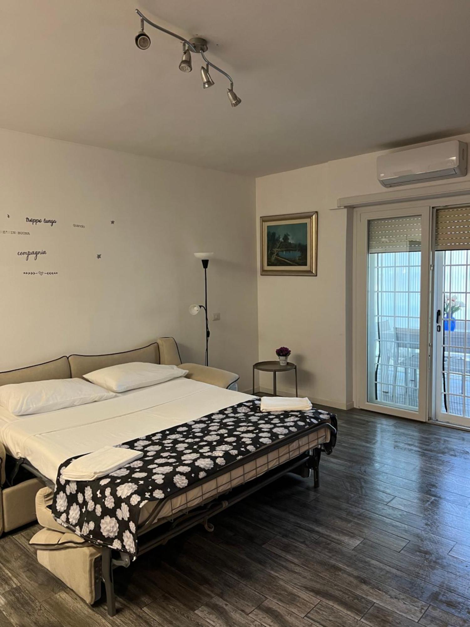 Appartamento Zona Torrino Rome Bagian luar foto