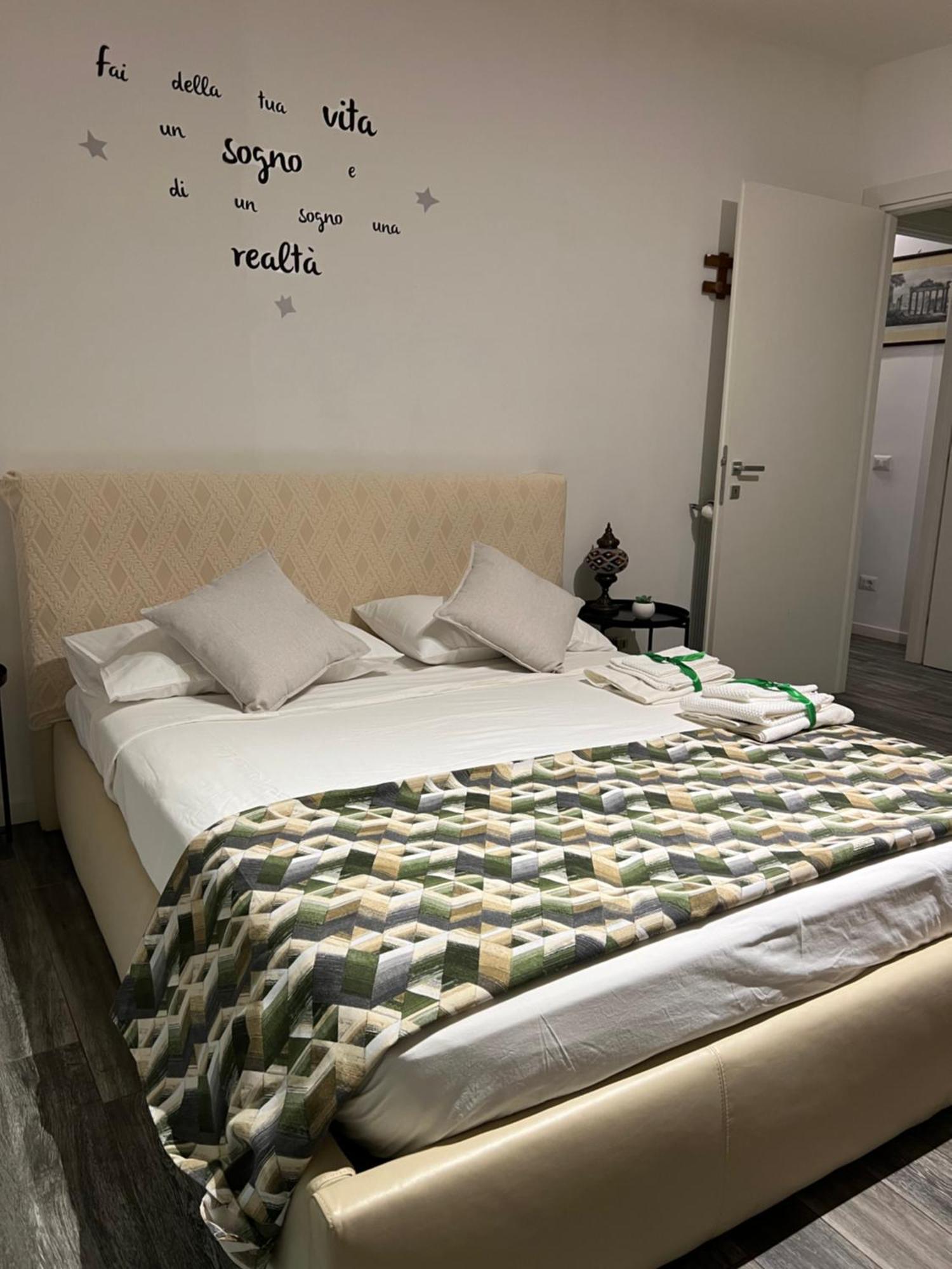 Appartamento Zona Torrino Rome Bagian luar foto